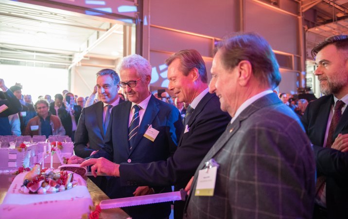 20 ans Institut de Formation Sectoriel du Batiment Luxembourg - grand duc découpe gateau ©Picto Communication